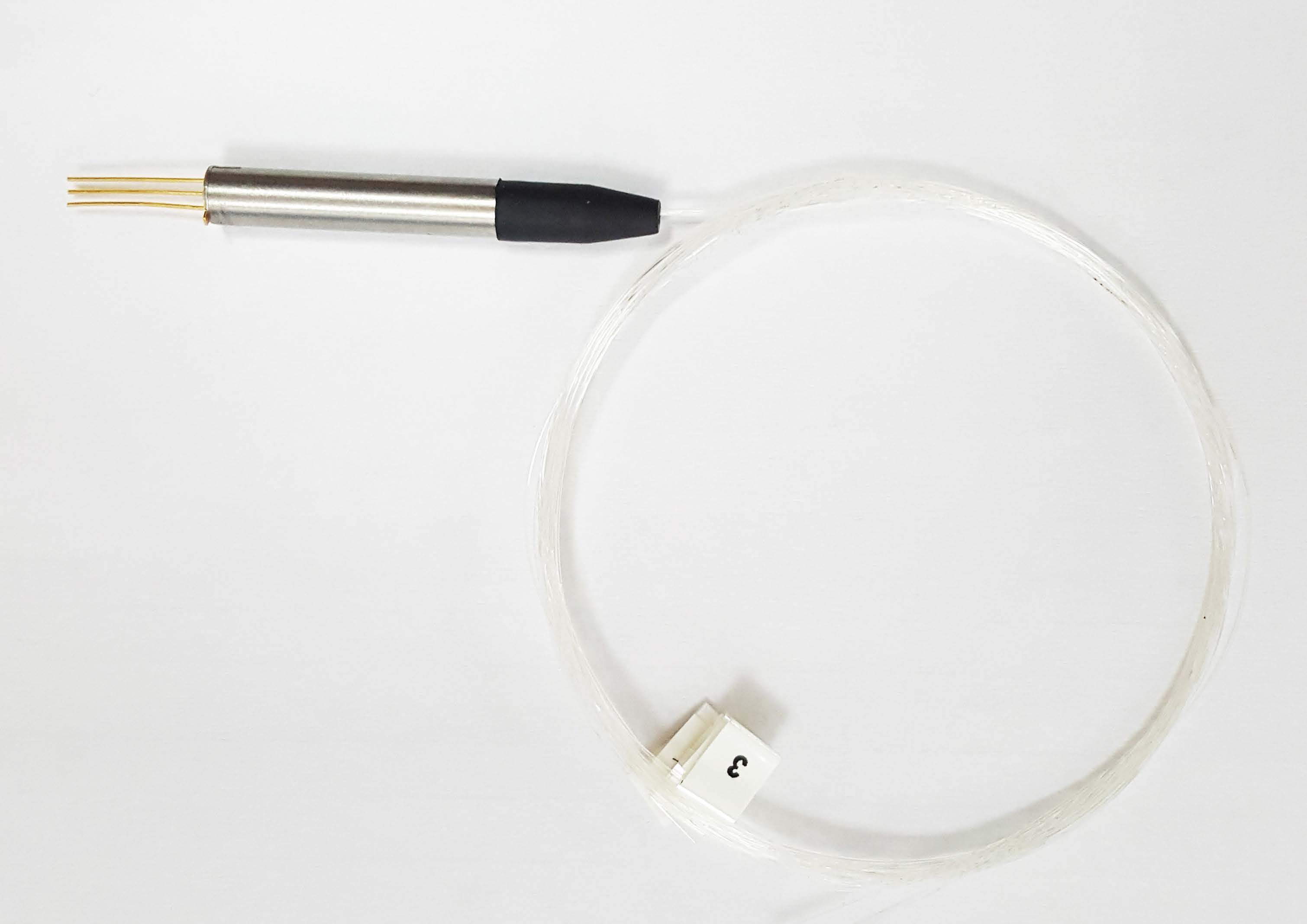 MEMS光開(kāi)關(guān)器件實(shí)拍 MEMS光開(kāi)關(guān)器件實(shí)拍